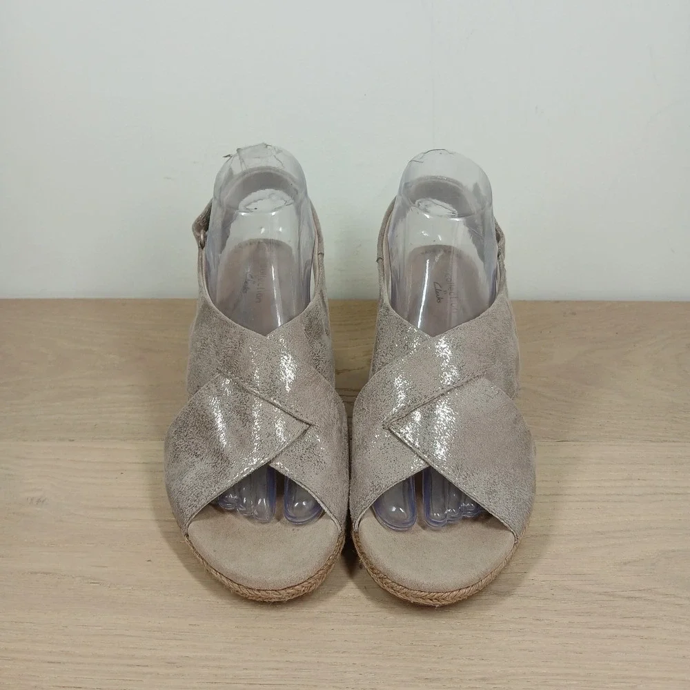 Clarks Wedge Sandals Womens 9 Taupe Metallic Suede Espadrille Comfort Strappy